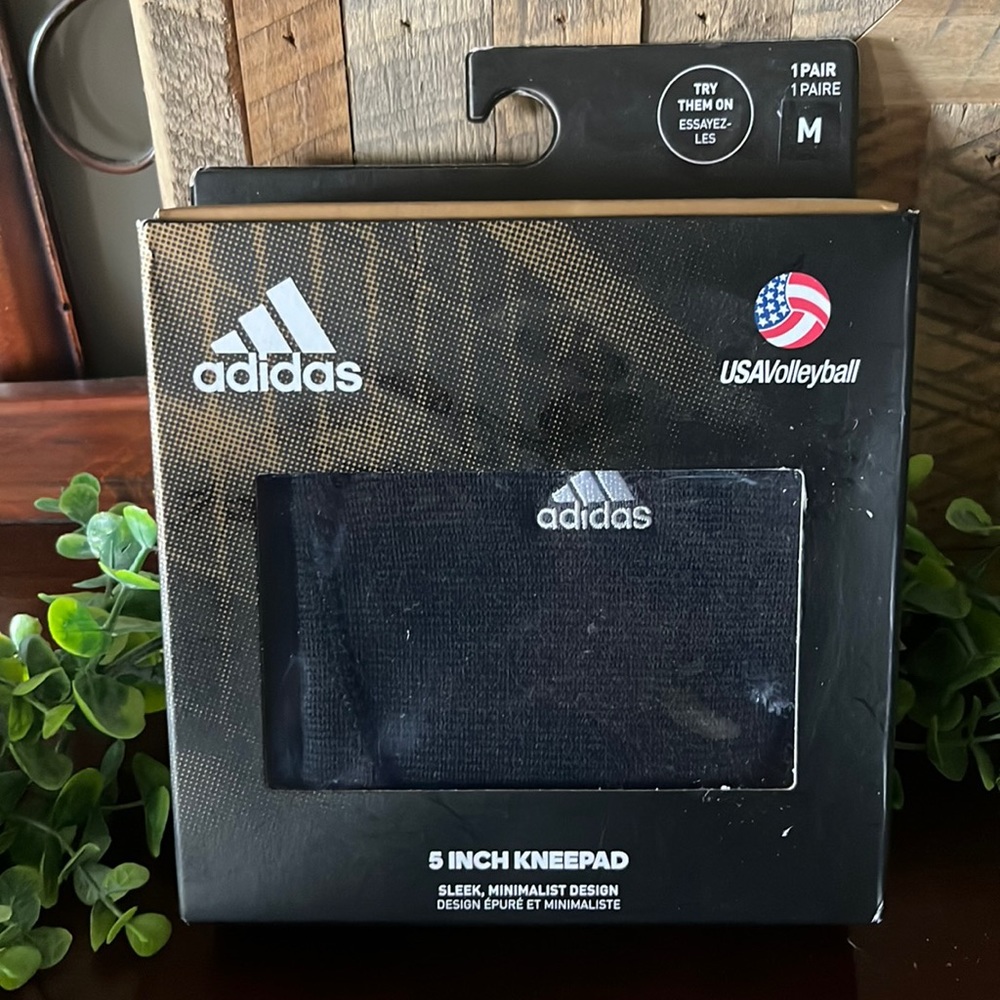 NEW! Adidas Volleyball Kneepads 5 inch Size M 🏐